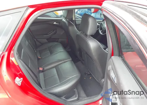 2015 Ford Focus Se z USA, uszkodzony, nr VIN 1FADP3K20FL379026